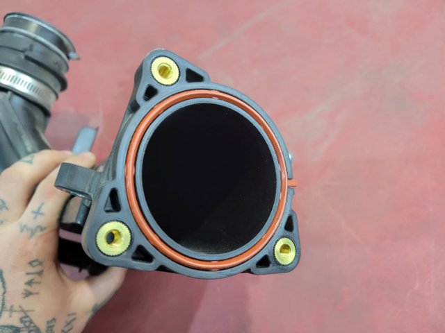Патрубок повітряний, дросельної заслінки 165766RC3B NISSAN