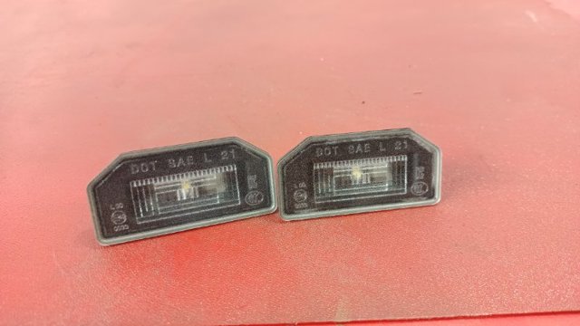 Ліхтар підсвічування заднього номерного знака 171328200A TESLA