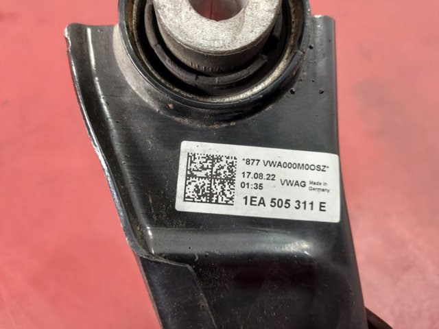 Балансир задній нижній 1EA505311E VAG