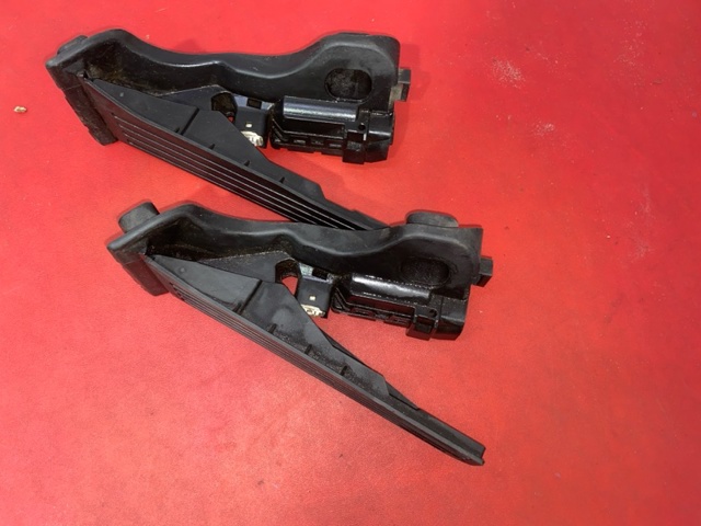 Підаль газу 1K1723503AR VAG