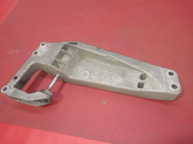 Кріплення кпп 22316786567 BMW