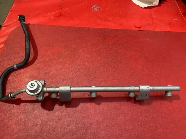 Розподільник палива 2381436040 TOYOTA
