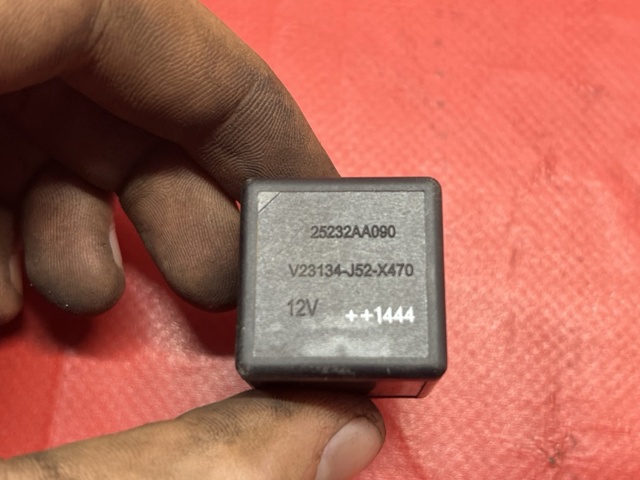 Реле компресора пневмопідвіски 25232AA090 SUBARU