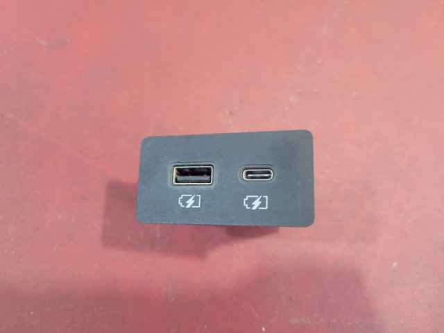 USB-розгалужувач 253316UA0 NISSAN