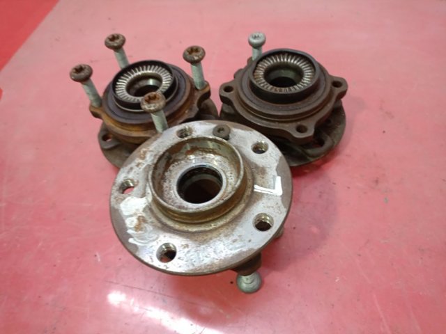 Маточини передніх коліс 31206867088 BMW
