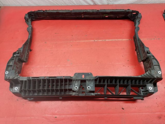 Кронштейн для радіатора 3CN805588A VAG