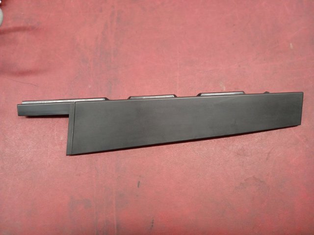 Накладка задньої двері, правої, вертикальна 3CN839902B VAG