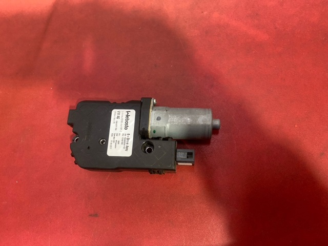 Мотор приводу люка 3G5877795 VAG