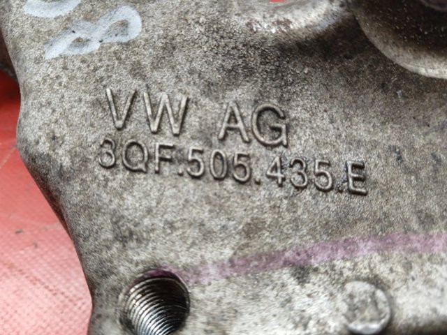 Цапфа - поворотний кулак задній, лівий 3QF505435E VAG