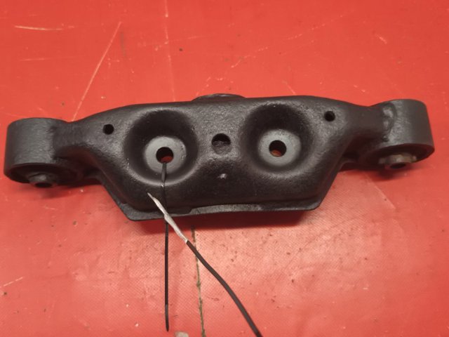 Траверса заднього редуктора, передня 41310AG023 SUBARU