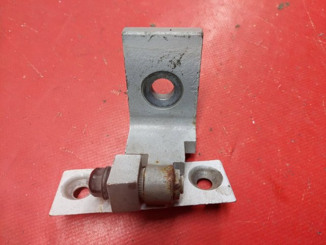 Петля передніх дверей, правою 41517176850 BMW