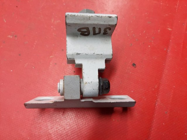 Петля заднтої двері, правої 41527200244 BMW