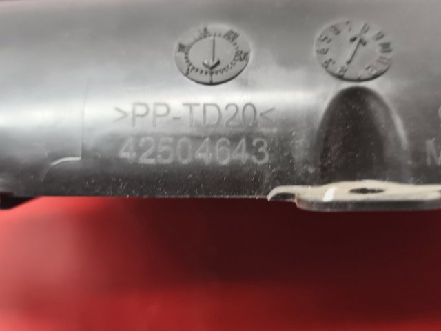 Повітропровід, розподільник повітря під "торпедо", центральний 42504643 GM