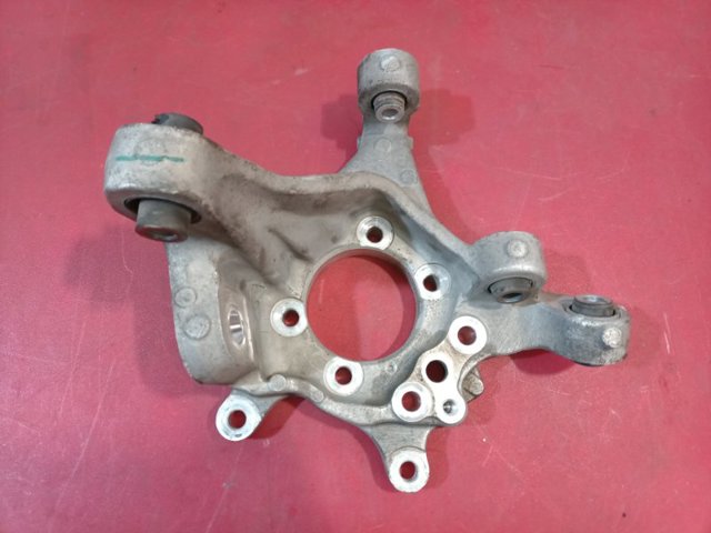 Цапфа поворотна права 430185CA0A NISSAN