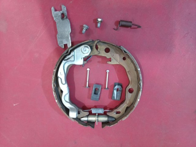 Пристрій гальмівне задніх гальм 440104BA1A NISSAN