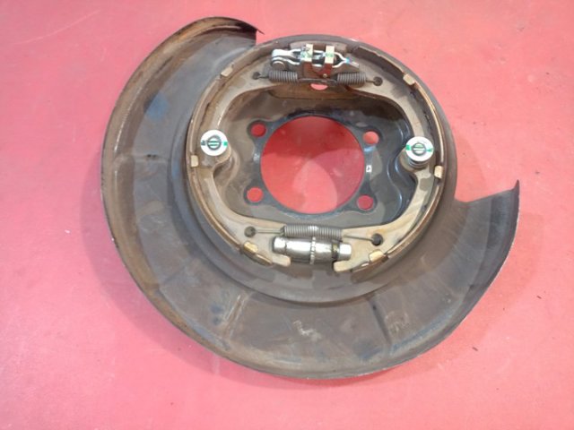 Захист гальмівного диска заднього, лівого 440301MB6A NISSAN