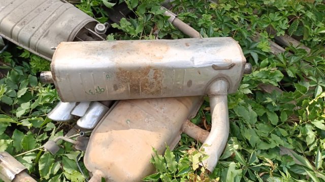 Глушник, середня і задня частина 4M0253181AR VAG
