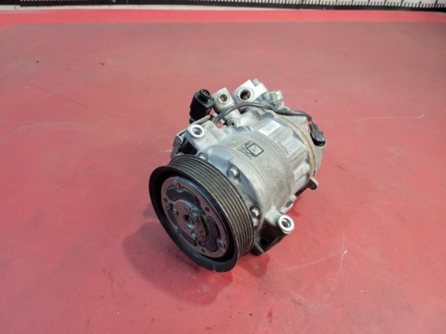 Компресор кондиціонера 4M0820803M VAG