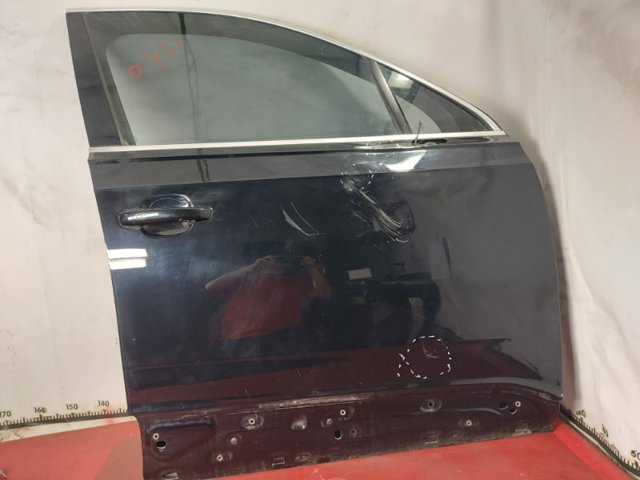 Пасажирські передні двері 4M0831052G VAG