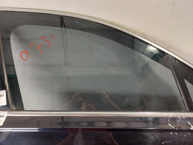 Скло пасажирських дверей 4M0845022 VAG