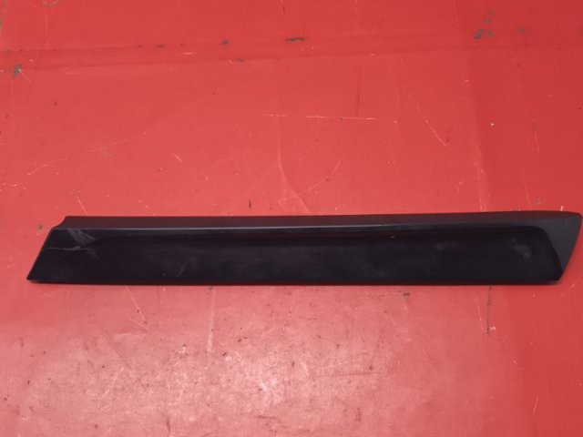 Накладка задньої 3-ї/5-ї двері, ліва 4M0854871A VAG