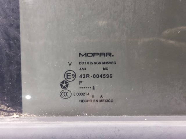 Скло-кватирка двері, задньої, правої 5067772AD CHRYSLER