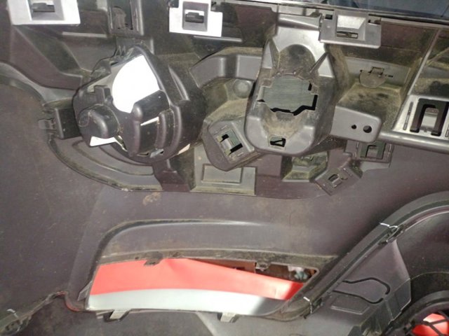 Лівий кронштейн переднього бампера 51117212955 BMW