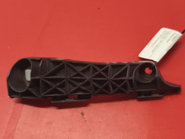 Кронштейн кріплення бампера переднього лівий 525360R010 TOYOTA
