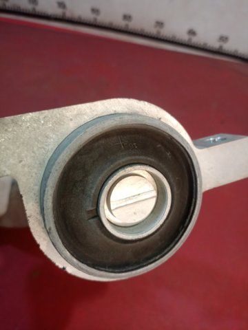 Правий важіль передній нижній підвіски 545004GE0A NISSAN