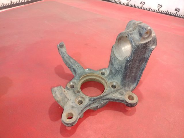 Цапфа поворотна ліва 5C0407255 VAG