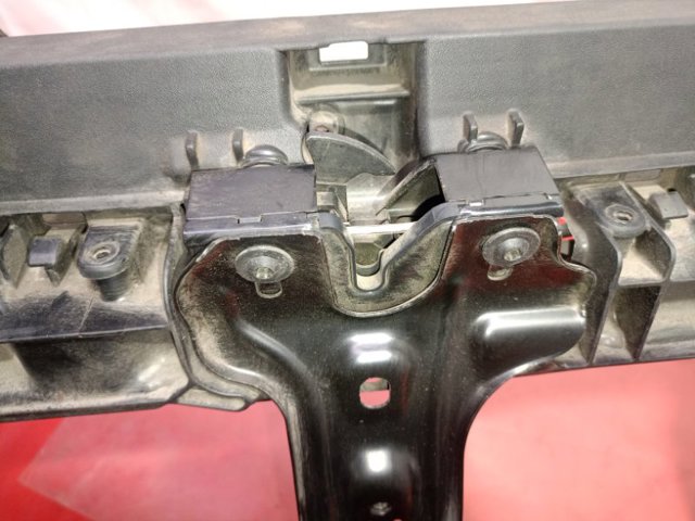 Запор капота (замок і привід замка капота) 5G1823509B VAG