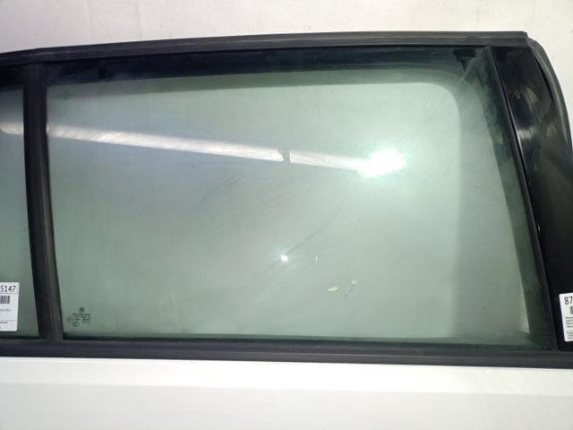 Скло заднє праве 5G6845026 VAG