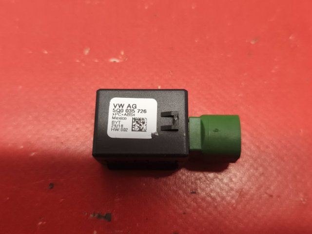Зарядний пристрій USB 5Q0035726 VAG