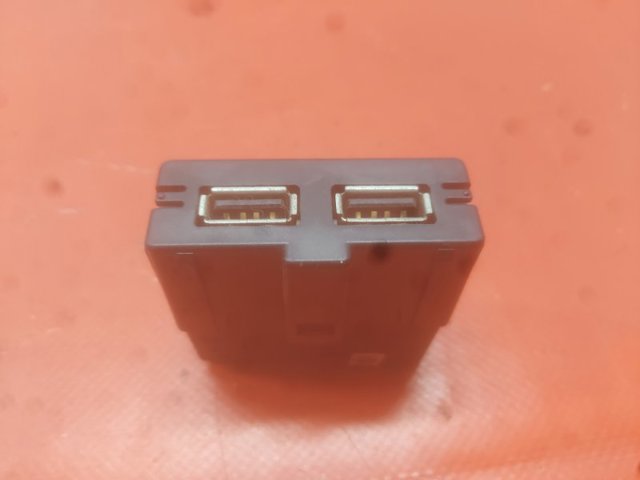 USB-розгалужувач 5Q0035726L VAG