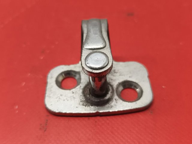 Фіксатор/петля (зацеп) замка дверей задньої 600661800A TESLA
