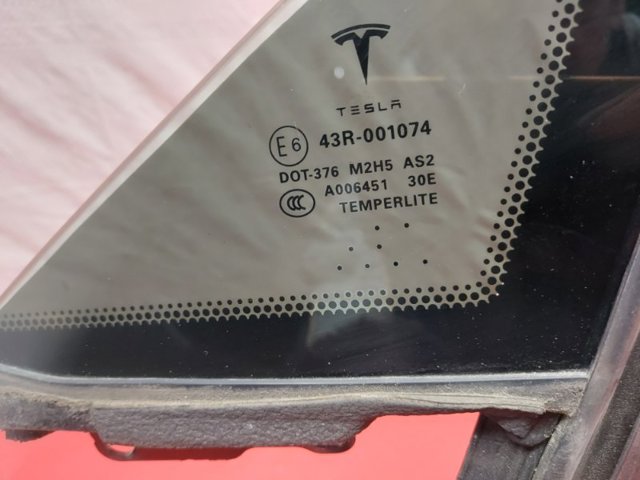 Вікно надставки дверей передніх 600664400L TESLA