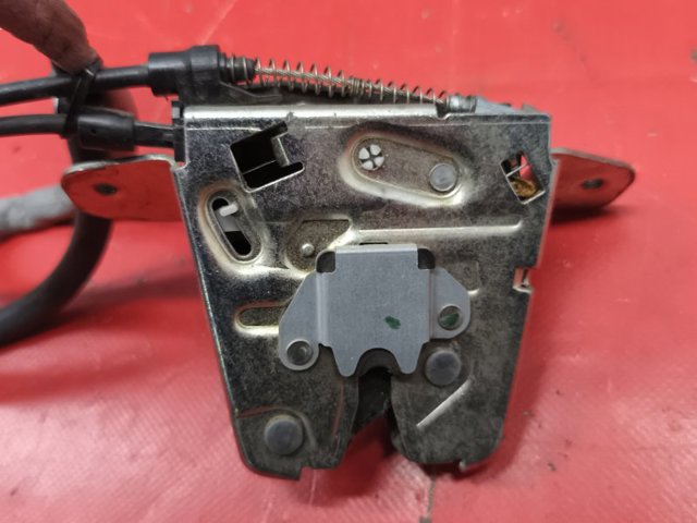 Замок багажника 600665400B TESLA
