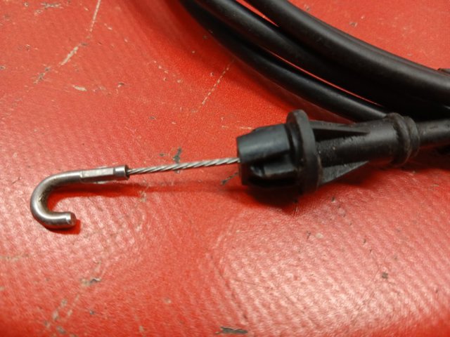 Трос капота 600916400E TESLA