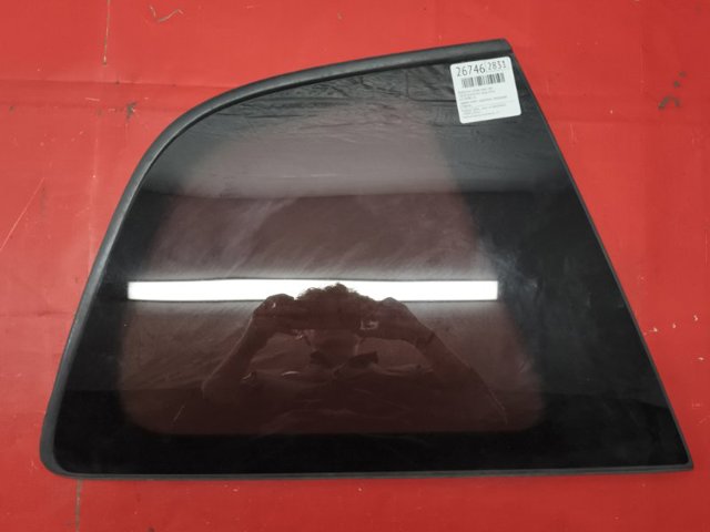 Скло багажного відсіку, ліве 627200R010 TOYOTA