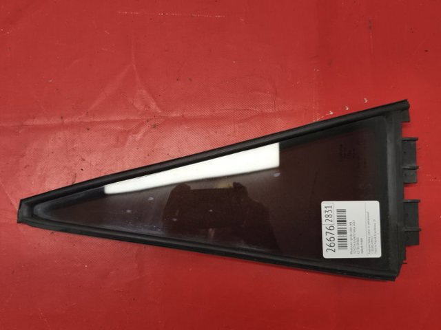 Скло багажника, ліве 627200R060 TOYOTA