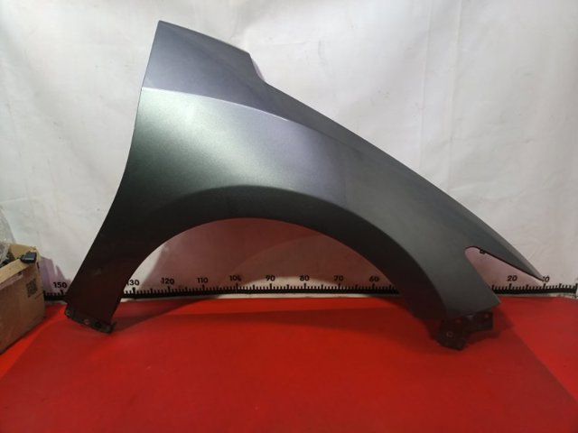 Переднє праве крило 631004RA0A NISSAN