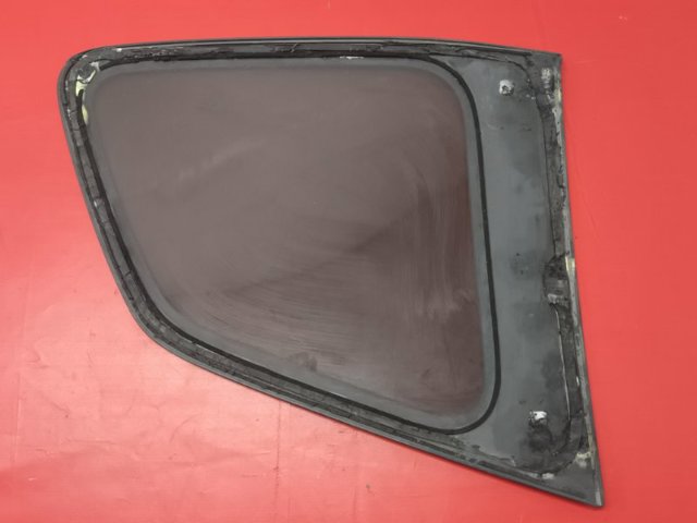 Стукло багажника, праве 65209SG062 SUBARU