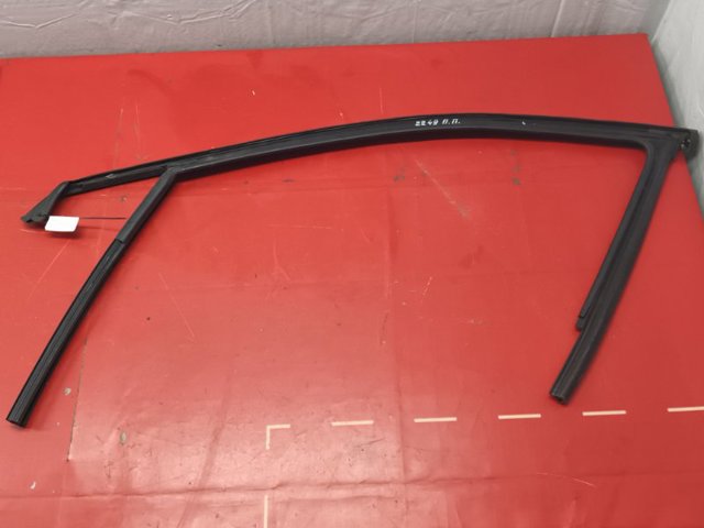 Направляюча скла рамки двері, переднього права 68082792AF CHRYSLER