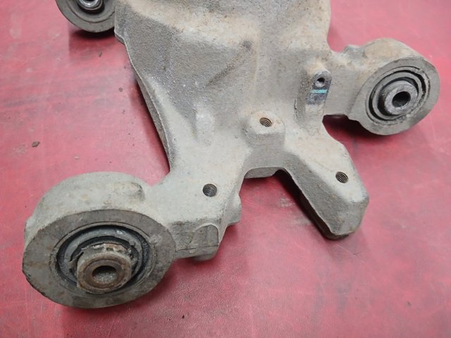Цапфа поворотного кулака 68083244AB CHRYSLER