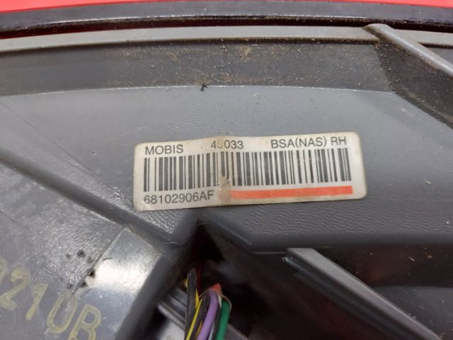Задній правий зовнішній ліхтар 68102906AF CHRYSLER