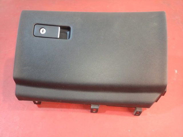 Кришка речового ящика 685004GF0A NISSAN