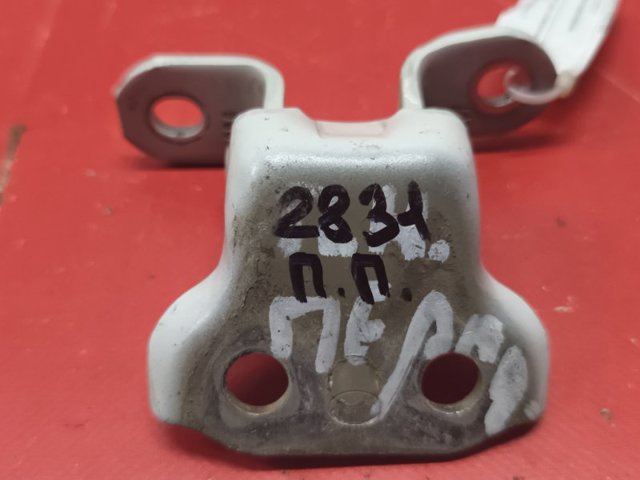 Петля передніх дверей, правою 6871002020 TOYOTA