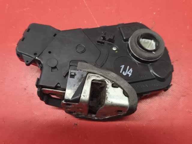 Замок і ручка дверей задка 691100R010 TOYOTA