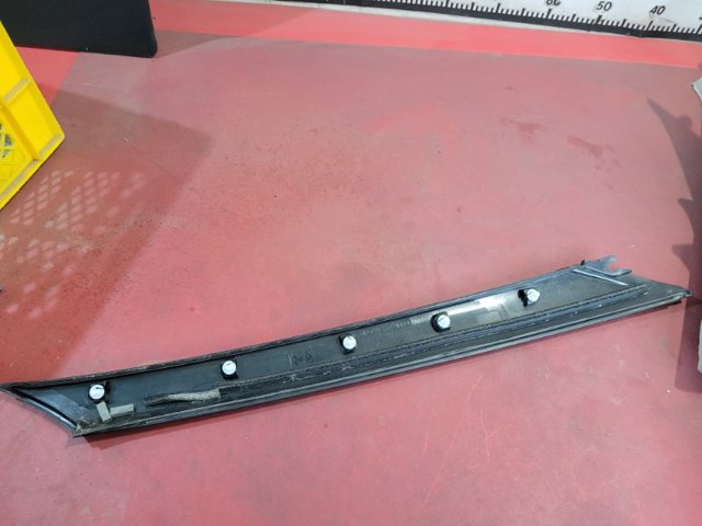 Накладка стійки кузова зовнішня, передня права 768366RA1A NISSAN