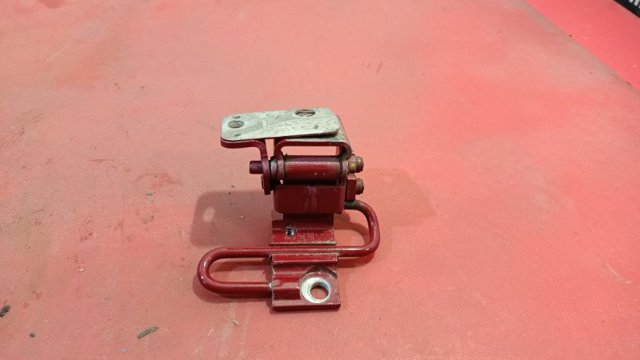 Петля заднтої двері, лівої 7L0833411 PORSCHE